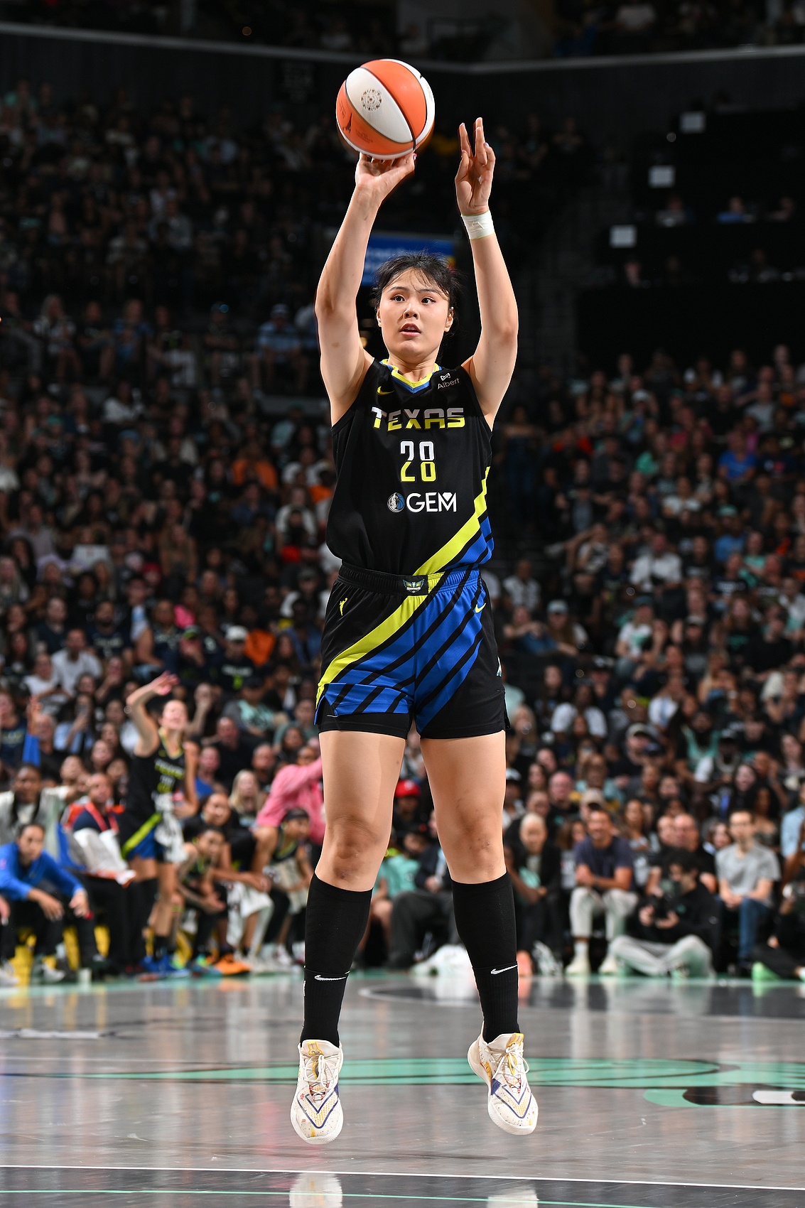 星空体育娱乐平台-李月汝WNBA单场20分破纪录 新赛季转战梅尔辛首度亮相欧冠赛场