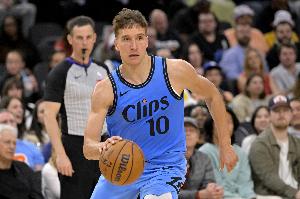 星空体育中国官网-替补表现还可以！博格丹11中6拿到16分4板3助2断