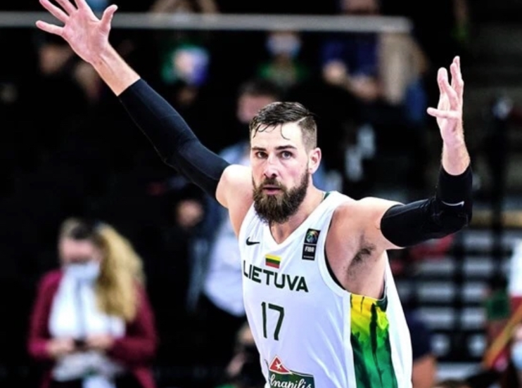 星空体育娱乐平台-约老师歇着吧！13分钟砍19分！战胜全明星中锋，掘金有他=冠军？