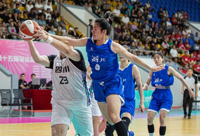 星空体育娱乐平台-23岁PG场均23.5+4.2断！女版哈德森复刻杨舒予？宫鲁鸣明年选她？