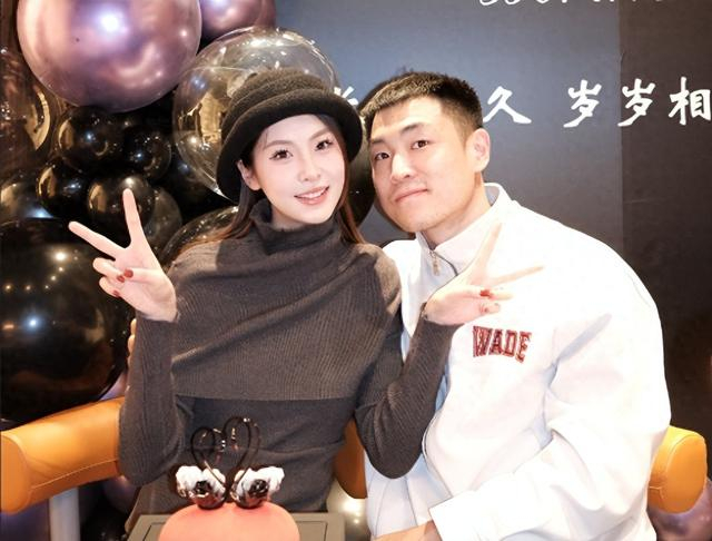 星空体育-他是男篮高铁，场均7分拿600万顶薪，逆袭成功，娇妻很漂亮|高诗岩|篮球|篮板|山东男篮|赵继伟_新浪体育_新浪新闻